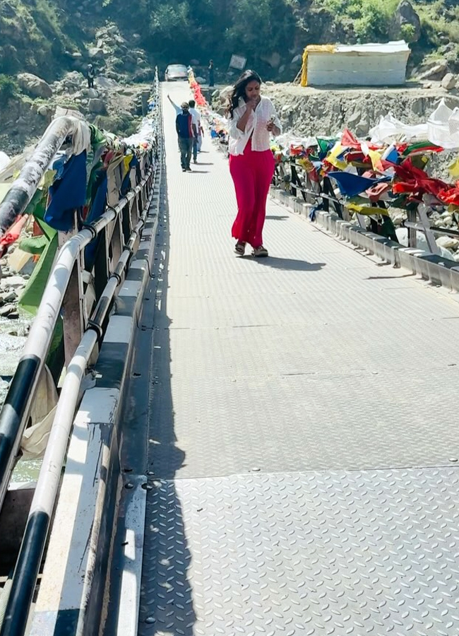 bigg boss beauty ariyana glory vacation in Himachal Pradesh (Photos)6
