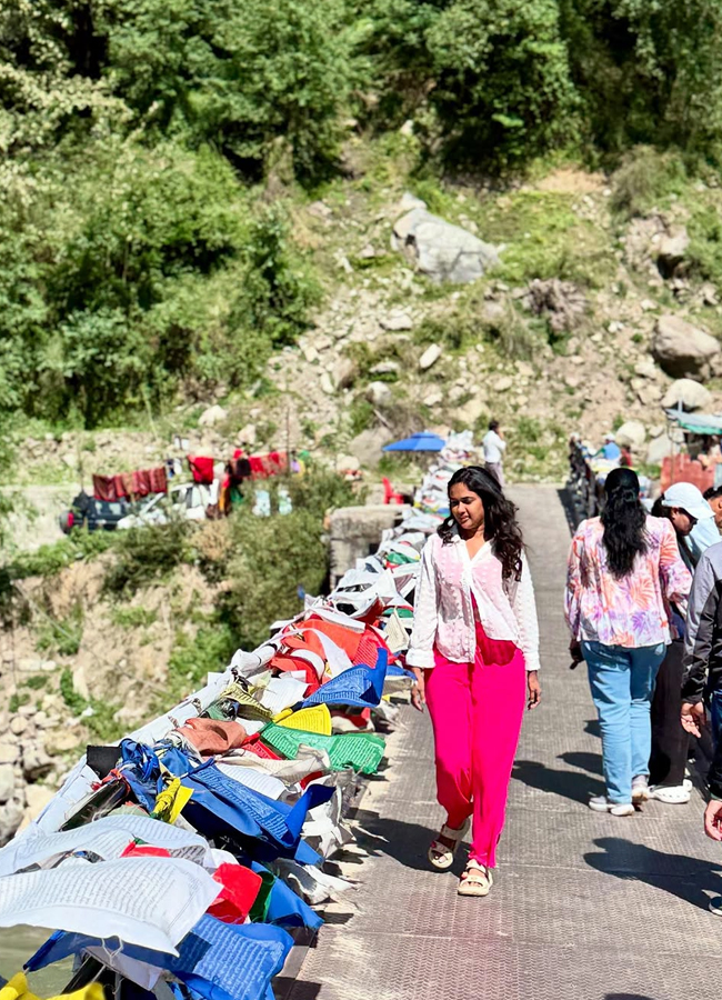 bigg boss beauty ariyana glory vacation in Himachal Pradesh (Photos)7