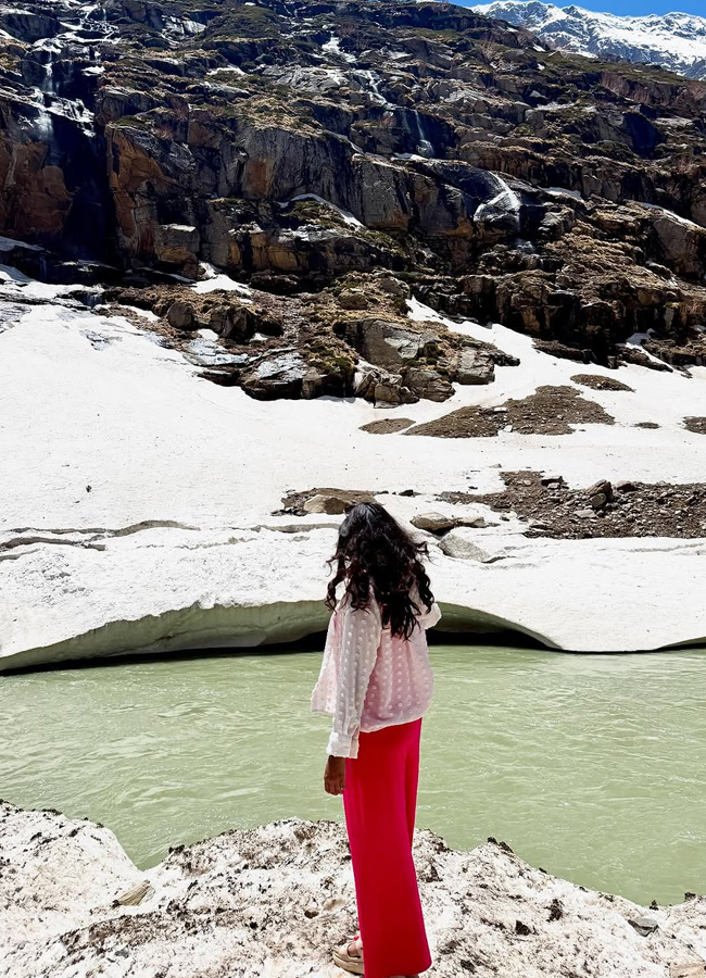 bigg boss beauty ariyana glory vacation in Himachal Pradesh (Photos)9
