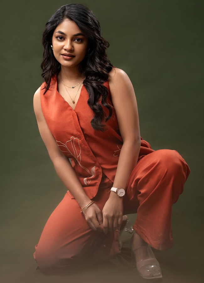 Single movie lead actress Ivana latest photos2
