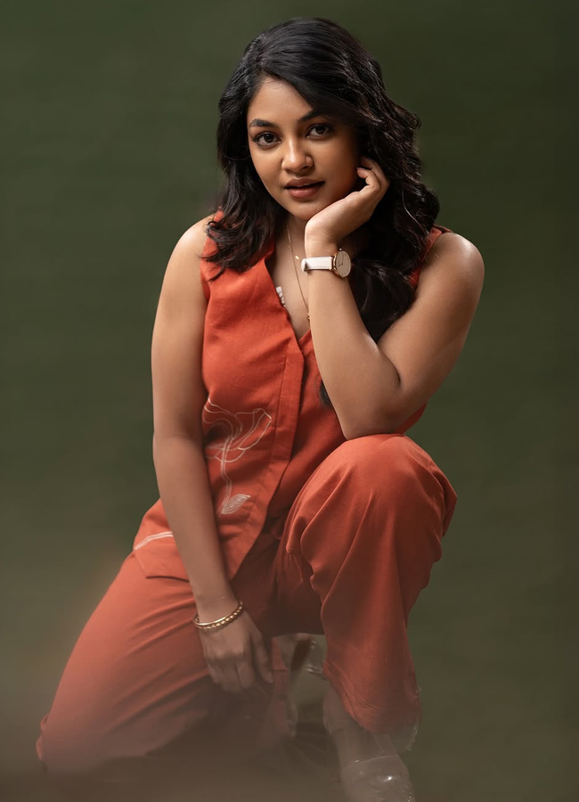 Single movie lead actress Ivana latest photos3