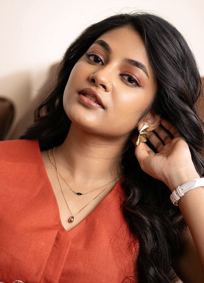 Single movie lead actress Ivana latest photos6