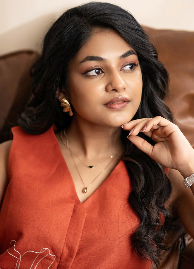 Single movie lead actress Ivana latest photos7
