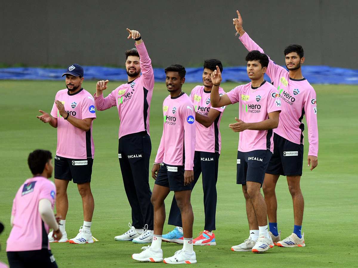 Sunrisers Hyderabad vs Delhi Capitals Match in Hyderabad Photos10