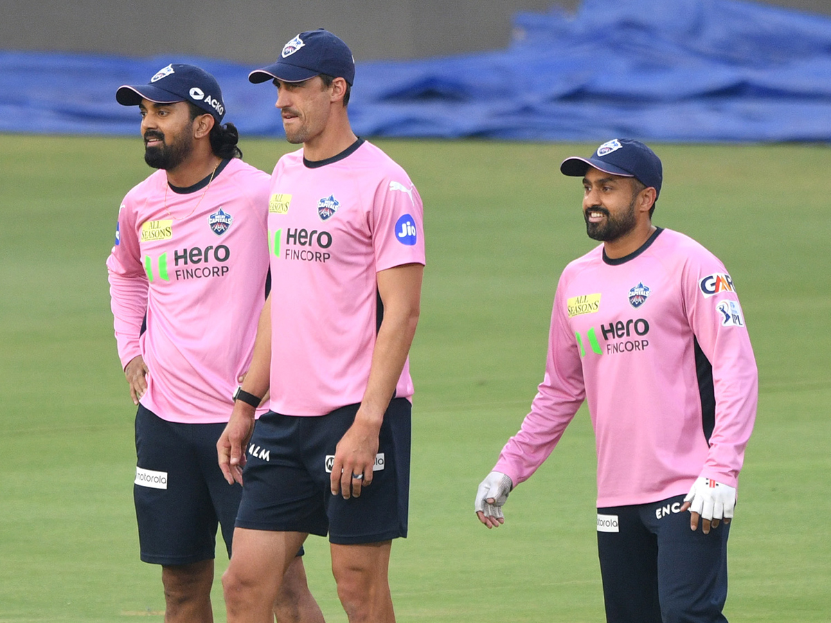 Sunrisers Hyderabad vs Delhi Capitals Match in Hyderabad Photos11
