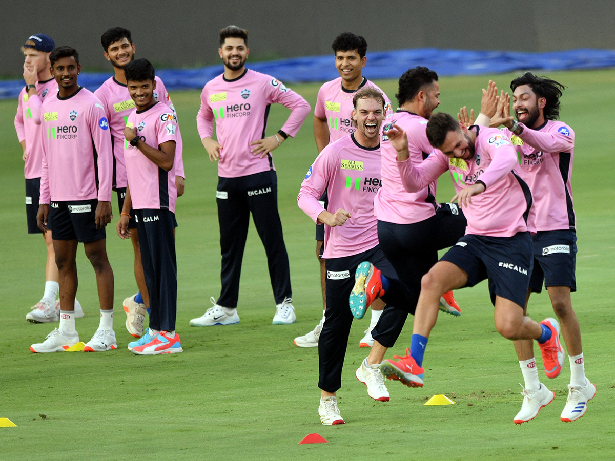 Sunrisers Hyderabad vs Delhi Capitals Match in Hyderabad Photos12