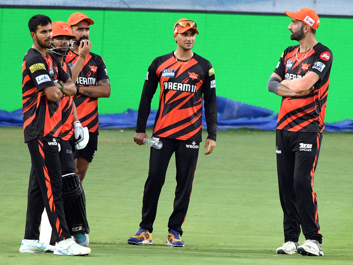 Sunrisers Hyderabad vs Delhi Capitals Match in Hyderabad Photos15