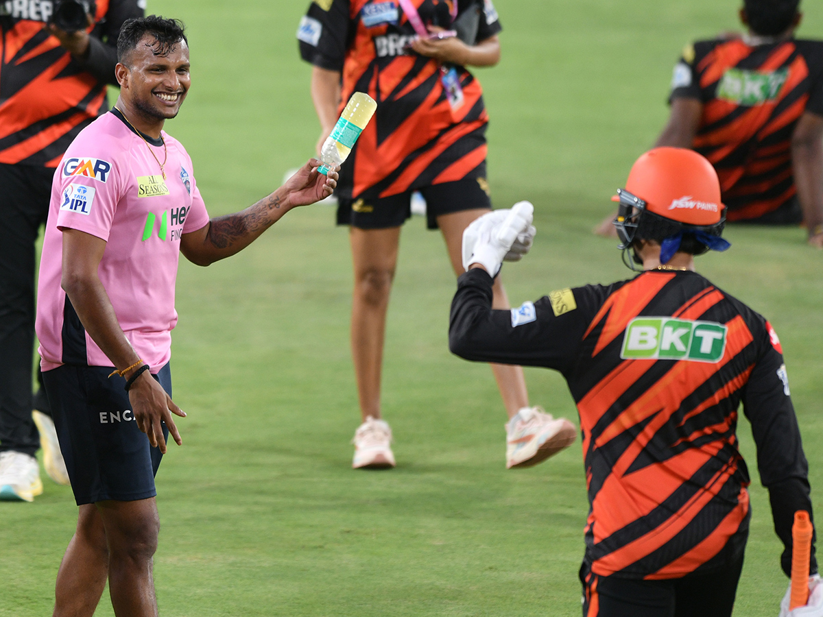 Sunrisers Hyderabad vs Delhi Capitals Match in Hyderabad Photos2