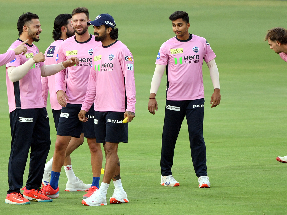 Sunrisers Hyderabad vs Delhi Capitals Match in Hyderabad Photos8