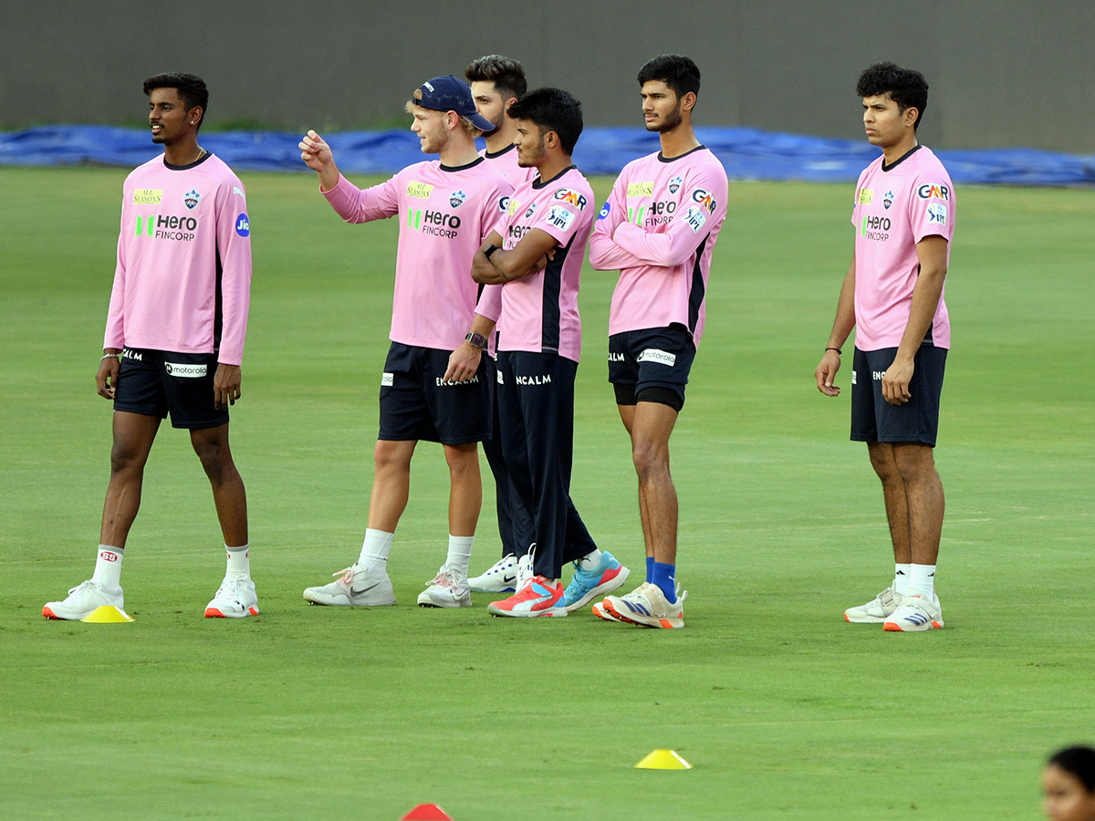 Sunrisers Hyderabad vs Delhi Capitals Match in Hyderabad Photos9