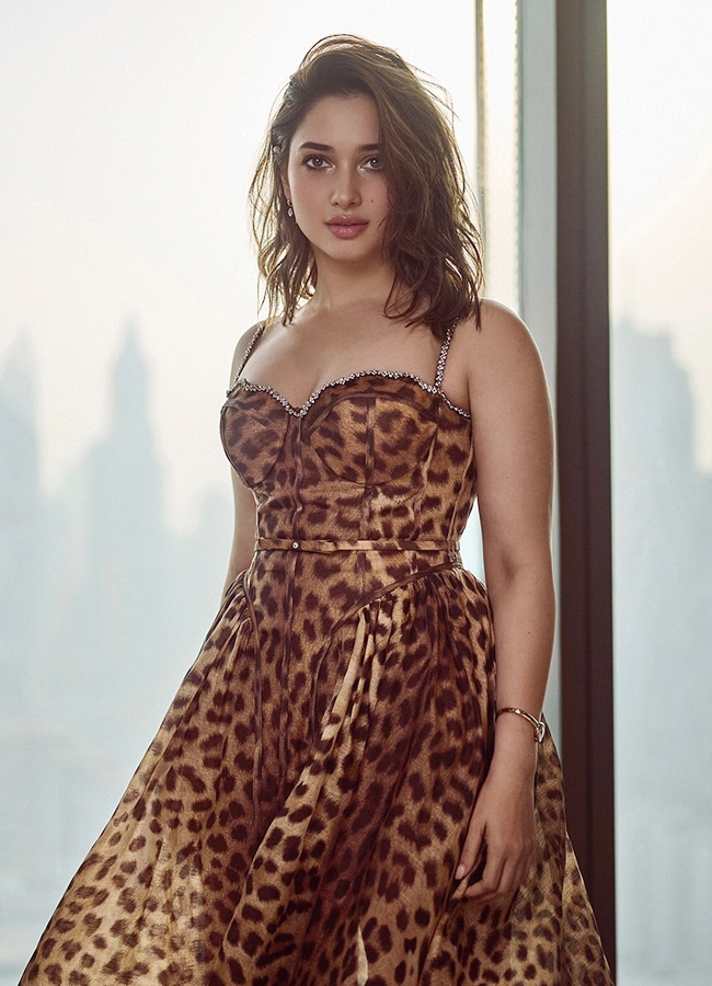 Tamannaah Bhatia beauty doubles in rose print dress photos6