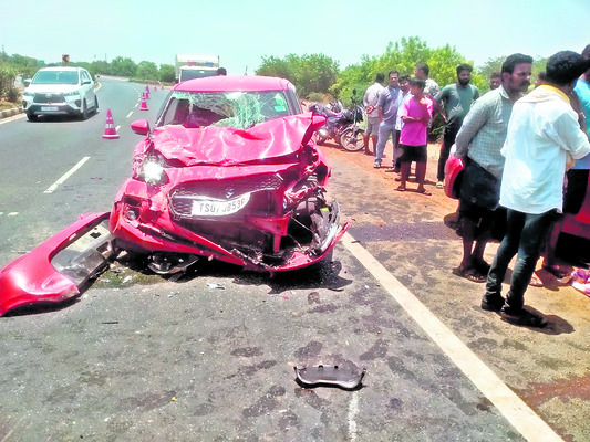పీజీఆర్ఎస్కు 93 వినతులు 1