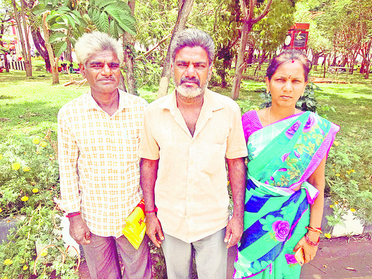 పీజీఆర్‌ఎస్‌ రద్దయినా విచ్చేసిన ప్రజలు 1