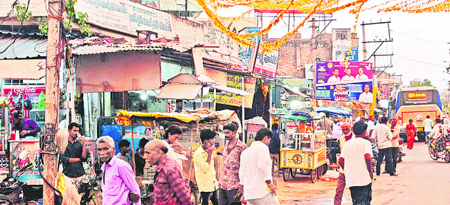 ఆమె ఆదేశం.. అధికారుల అత్యుత్సాహం!1