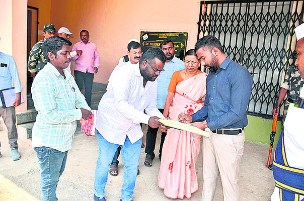 గ్రామాల్లో పేరుకుపోతున్న సమస్యలు2