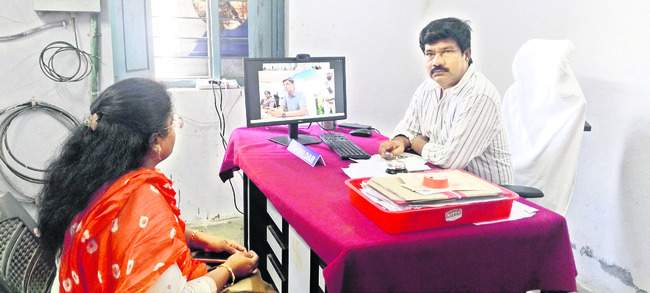 ప్రజావాణికి అధికారులు డుమ్మా 1