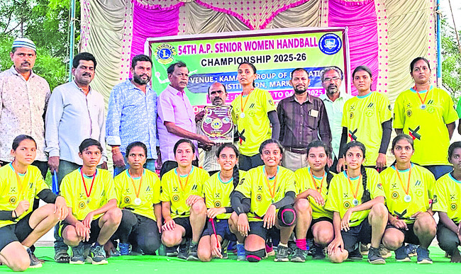 జాతీయ స్థాయి హ్యాండ్‌బాల్‌ పోటీలకు ఎంపిక 1