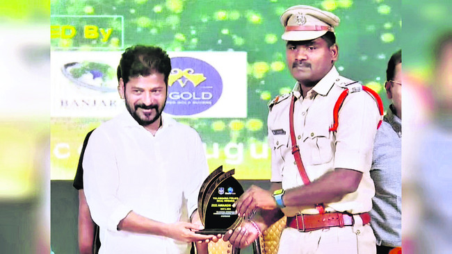 ధాన్యం కొనడంలేదని రైతుల నిరసన1