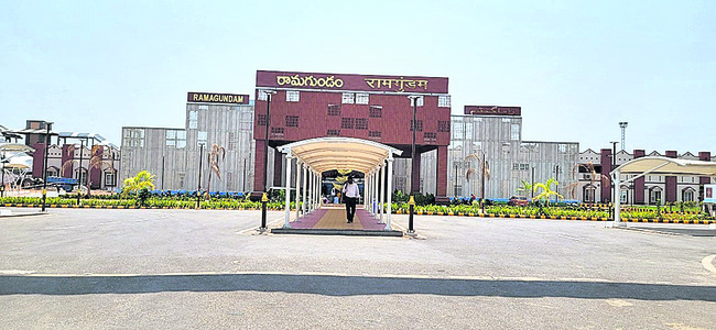 రైల్వేస్టేషన్లకు తుదిమెరుగులు1