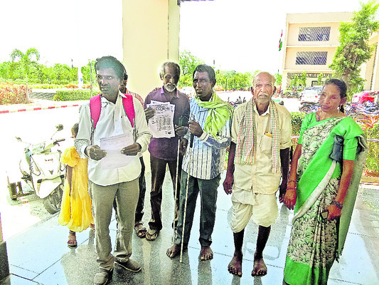 వినతులు వెంటనే పరిష్కరించాలి1