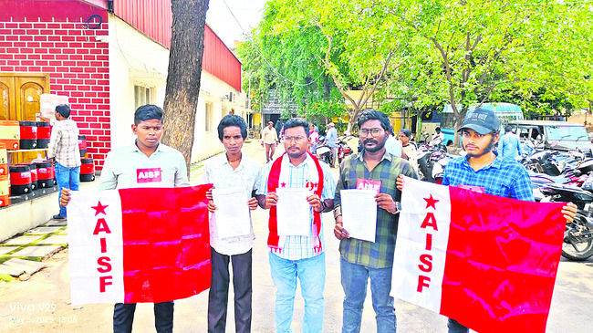 సమస్యలు పరిష్కరించాలంటూ.. 1