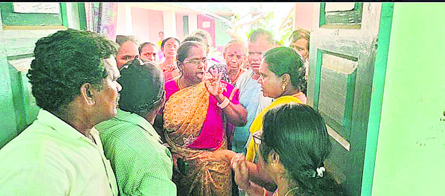 ఎంపీడీఓ కార్యాలయం ముట్టడి 1