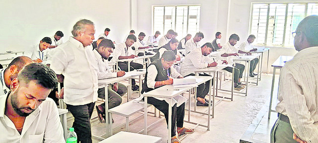డిగ్రీ పరీక్ష కేంద్రాల తనిఖీ 1