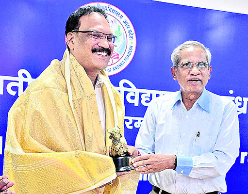 గిరిజన విద్యార్థులకే అధిక సీట్లు 1