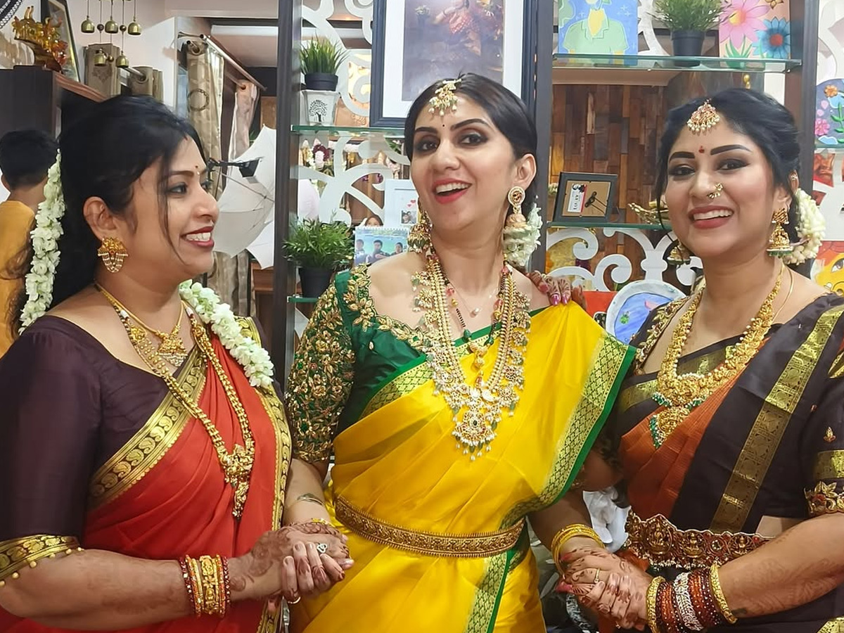 Serial Actress Manjula Paritala Shares Son Akshaj Dhothi Function Pictures On Social Media5