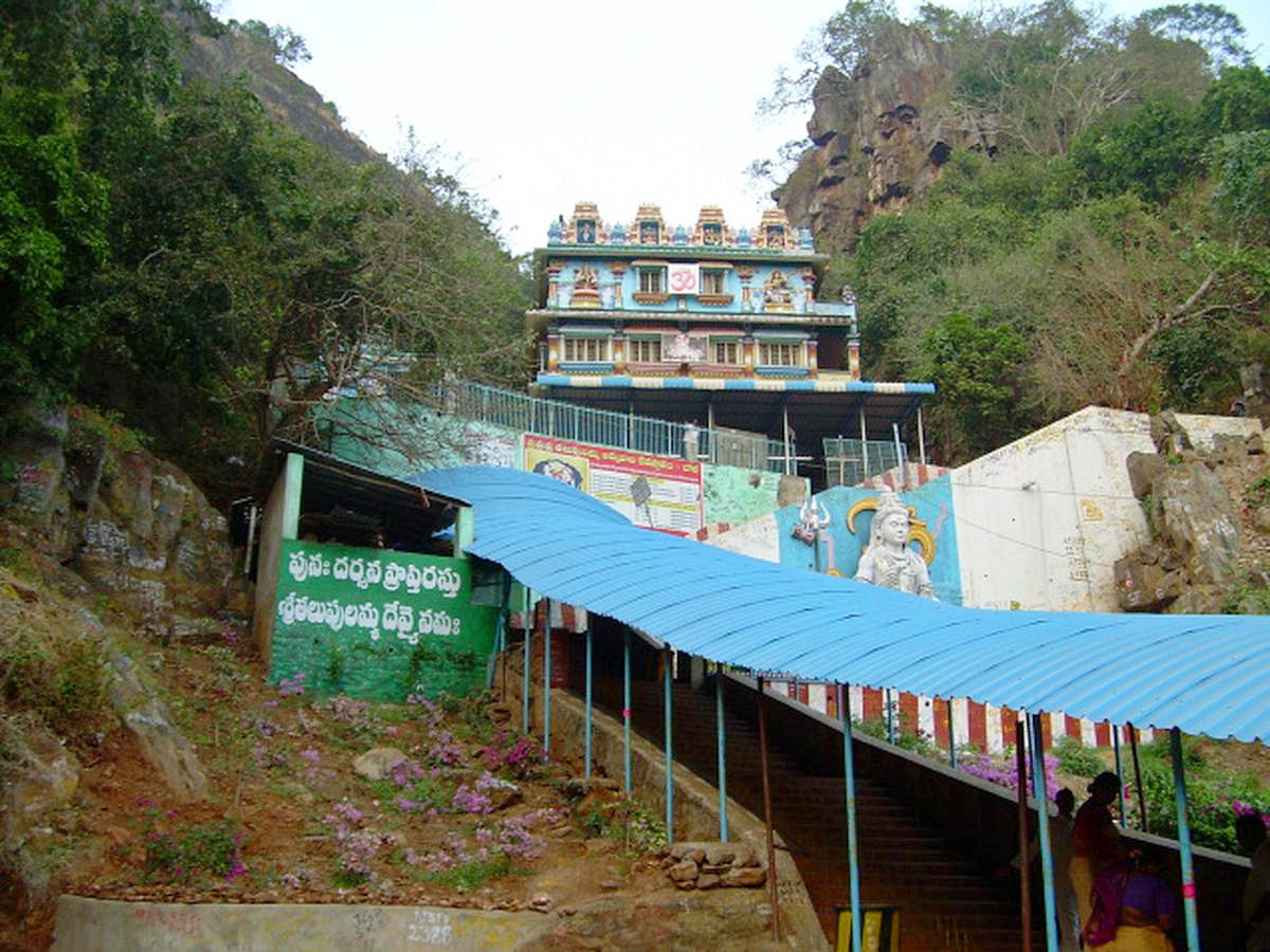Talupulamma Lova Temple in Kakinada district3