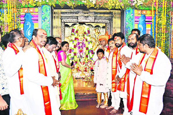 భద్రకాళి అమ్మవారికి రథసేవ1