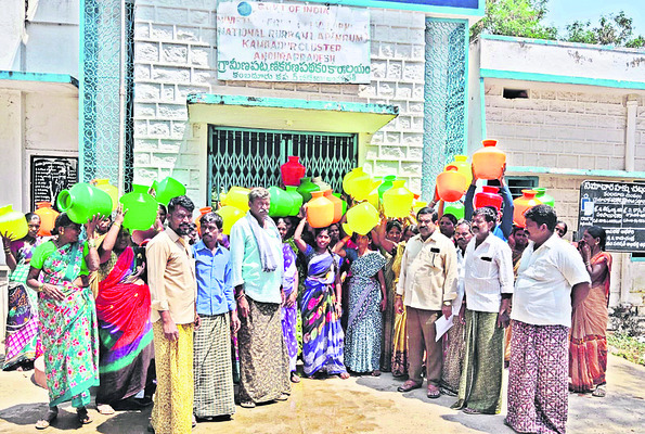 తారస్థాయికి దాహం కేకలు 1