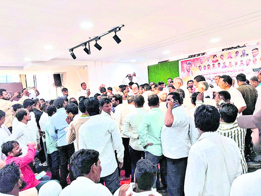 విభే దాలు వీడి ఐక్యంగా పనిచేయాలి 1