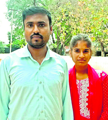 డీఎస్పీని రక్షణ కోరిన ప్రేమ జంట1