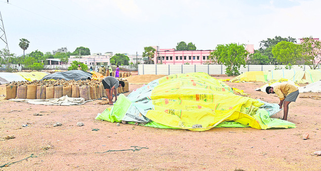 ఎగుమతికి లారీలేవీ?1