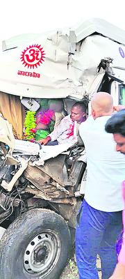 ట్రావెల్స్‌ వాహనం బోల్తా 
2