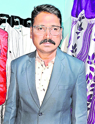 కుమార్తె కళ్ల ఎదుటే... 1