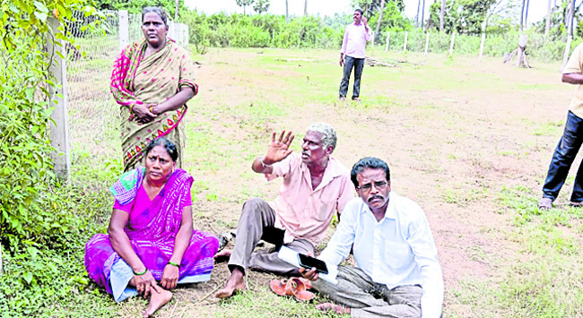 పోలీసు బందోబస్తుతో బైపాస్ రోడ్డు నిర్మాణ పనులు1