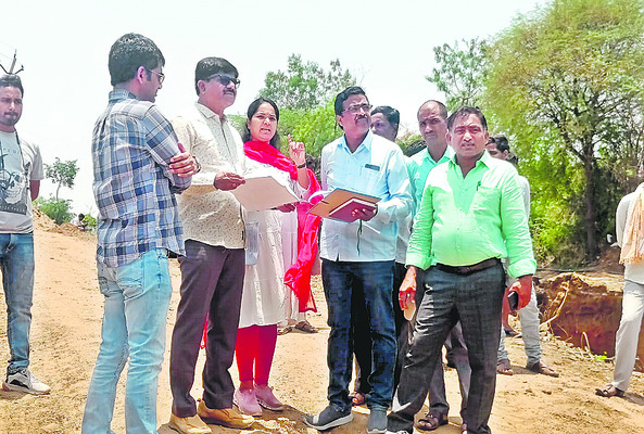 బ్రిడ్జి పనులను  సత్వరం పూర్తి చేయండి
1