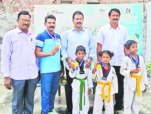 తైక్వాండో పోటీల్లో పలువురికి పతకాలు 1