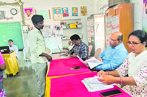 బ్రిడ్జి పనులను  సత్వరం పూర్తి చేయండి
2