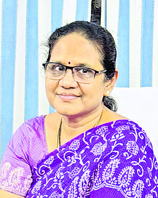 నర్సుల పోస్టులకు పైరవీలు!1