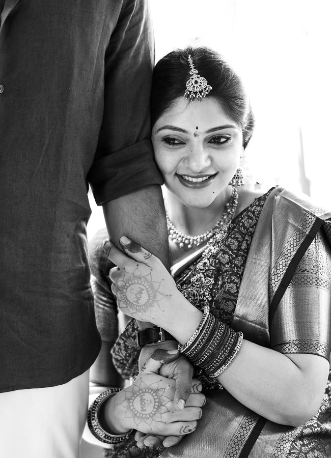 Hero kiran abbavaram wife rahasya gorak seemantham photos3