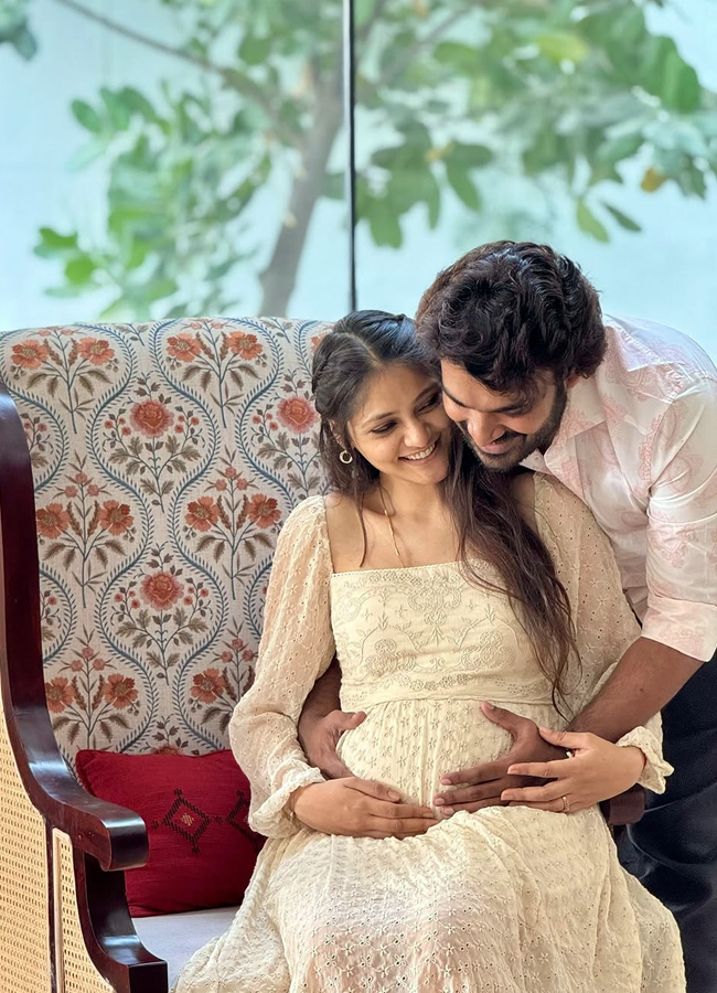 Hero kiran abbavaram wife rahasya gorak seemantham photos4