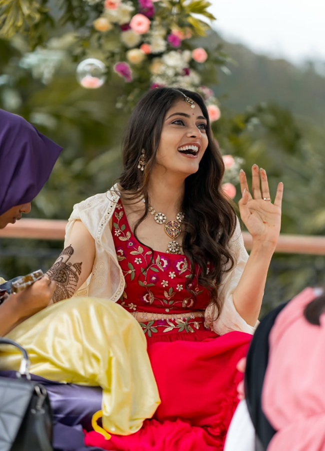 Hero kiran abbavaram wife rahasya gorak seemantham photos8
