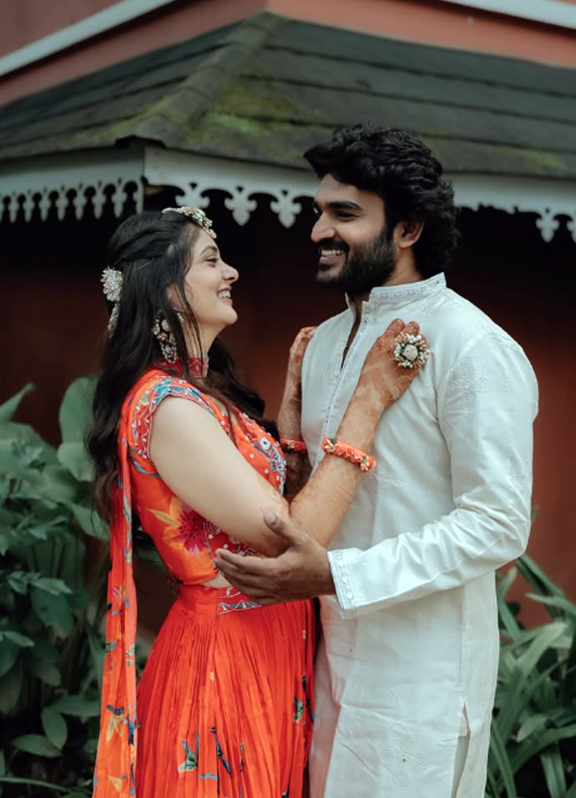 Hero kiran abbavaram wife rahasya gorak seemantham photos10