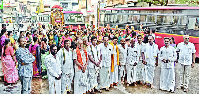 భక్తిశ్రద్ధలతో వాసవీ జయంతి 1
