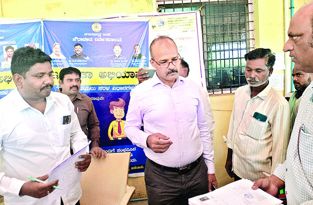 గందరగోళంగా బీ–ఖాతా అభియాన్ 1