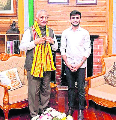 మిజోరాం గవర్నర్‌ను కలిసిన మౌంటైనర్‌ యశ్వంత్‌1