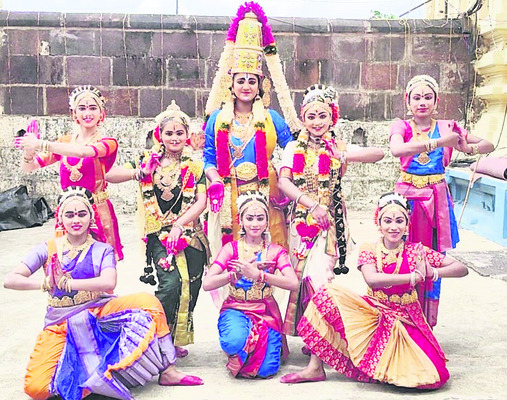 ఏటీఎం కార్డు మార్చి డబ్బులు స్వాహా 1